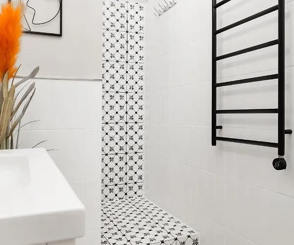 Glamorous In Heart Of Old Town *