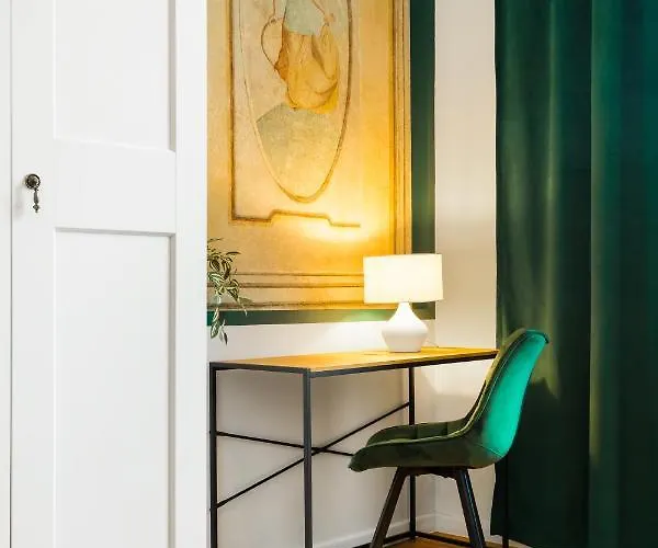 Glamorous In Heart Of Old Town Apartman