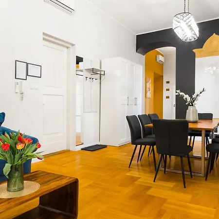 Glamorous In Heart Of Old Town Апартаменты *